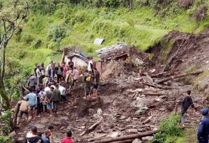 पुर्चाैडी नगरपालिका–२ को भैरु टोलमा पहिरोले घर पुर्दा आमा छोराको मृत्यु